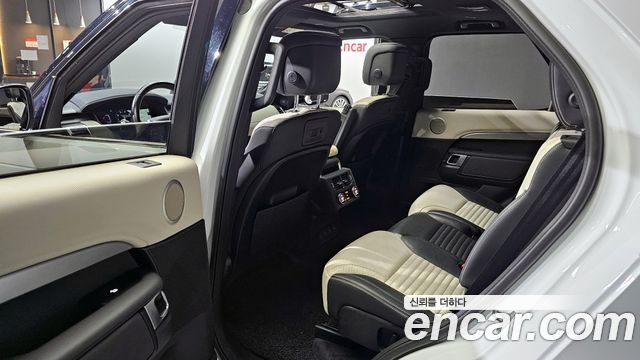 Land Rover Discovery 2022 — photo 11