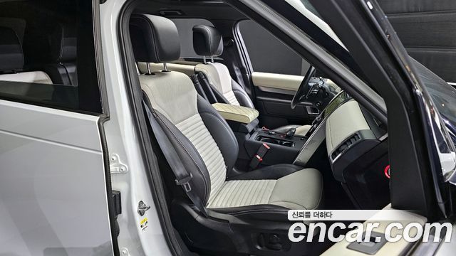 Land Rover Discovery 2022 — photo 12