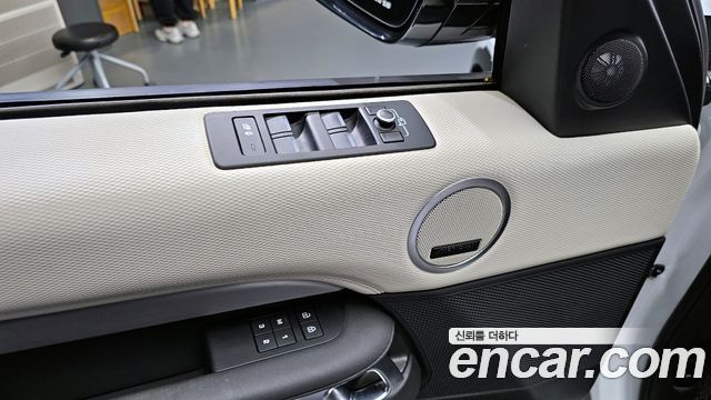 Land Rover Discovery 2022 — photo 14