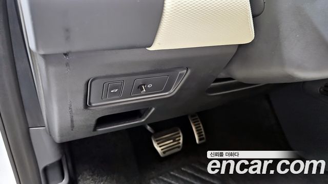 Land Rover Discovery 2022 — photo 15