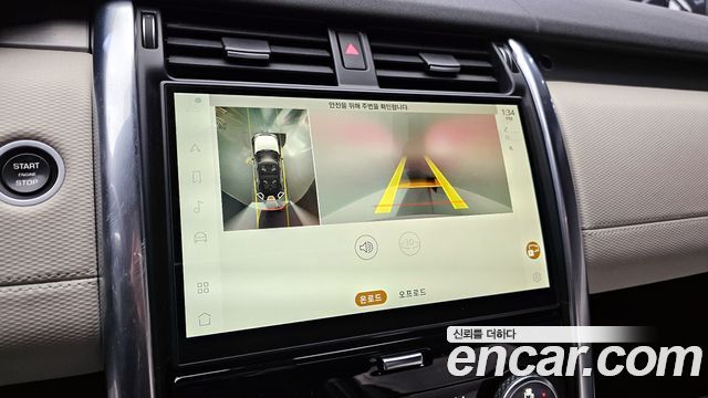 Land Rover Discovery 2022 — photo 17
