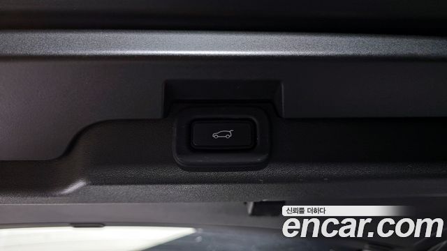 Land Rover Discovery 2022 — photo 18
