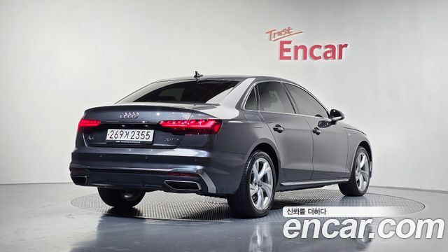 Audi A4 2022 — photo 2
