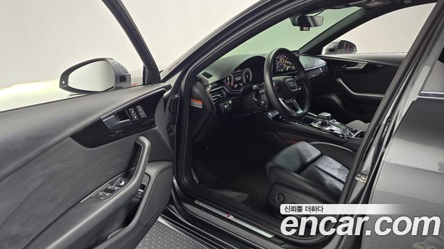 Audi A4 2022 — photo 10