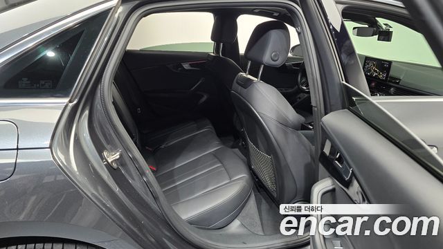 Audi A4 2022 — photo 12
