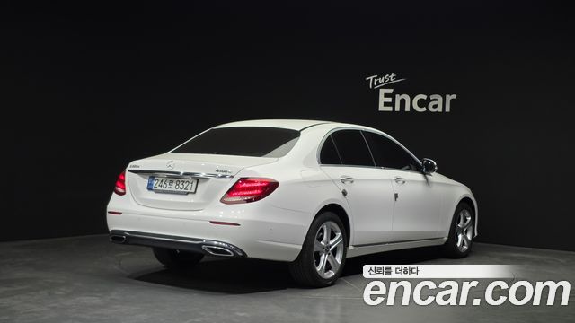 Mercedes-Benz E-Class 2018 — photo 2