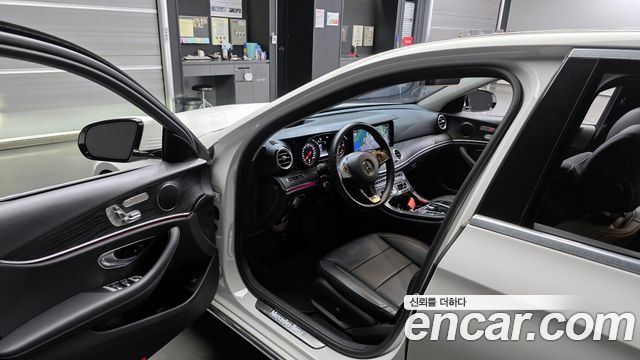 Mercedes-Benz E-Class 2018 — photo 10