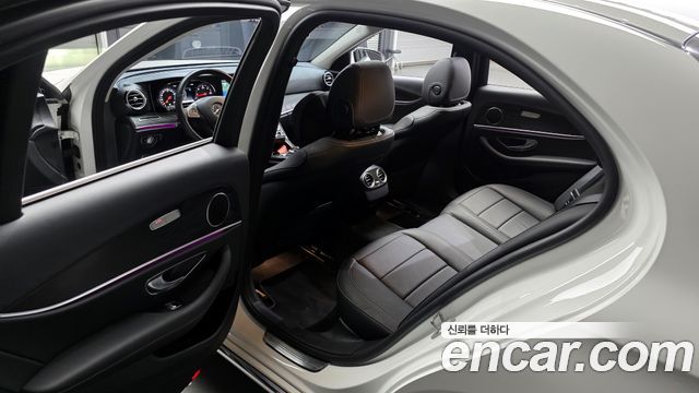 Mercedes-Benz E-Class 2018 — photo 11