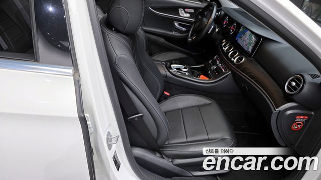 Mercedes-Benz E-Class 2018 — photo 12