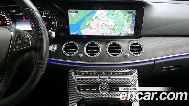 Mercedes-Benz E-Class 2018 — photo 17