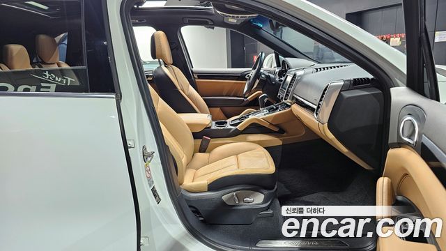 Porsche Cayenne 2016 — photo 10