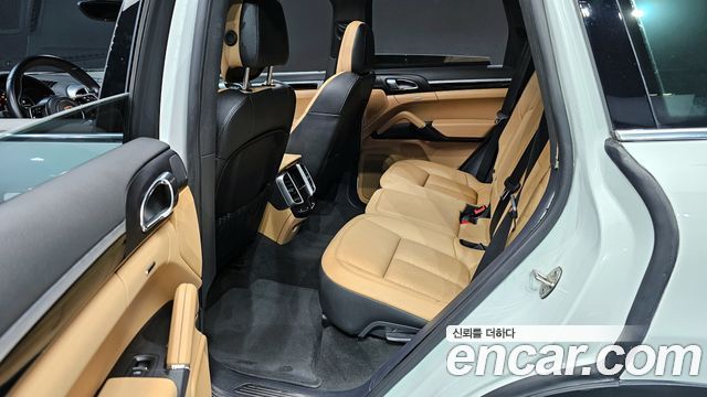 Porsche Cayenne 2016 — photo 12