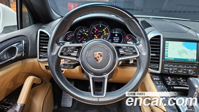 Porsche Cayenne 2016 — photo 13