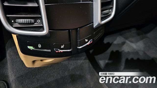 Porsche Cayenne 2016 — photo 17