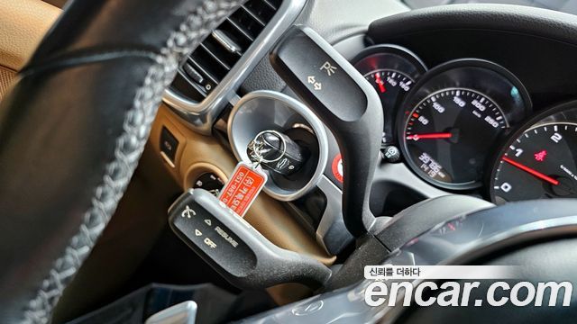 Porsche Cayenne 2016 — photo 19