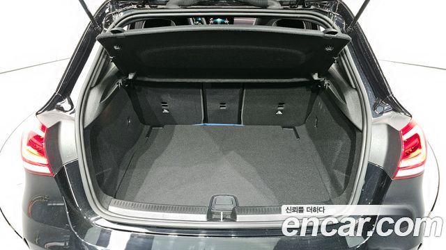 Mercedes-Benz A-Class 2022 — photo 20