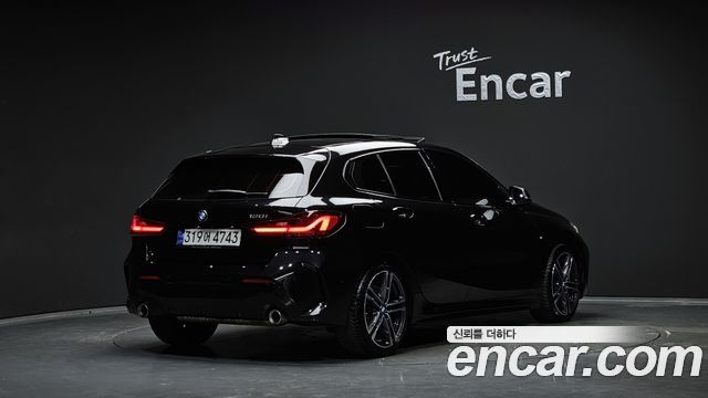 BMW 1-Series 2022 — photo 2