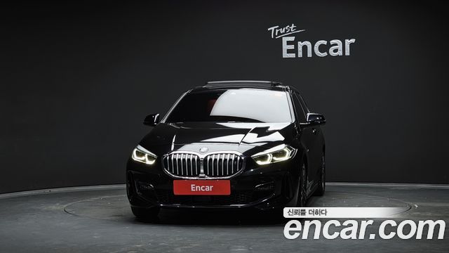 BMW 1-Series 2022 — photo 3