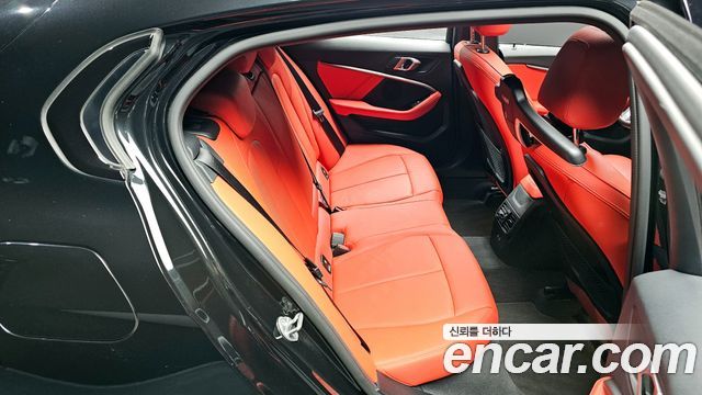 BMW 1-Series 2022 — photo 11