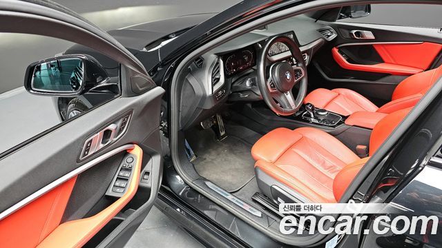 BMW 1-Series 2022 — photo 12