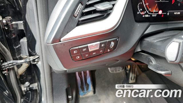 BMW 1-Series 2022 — photo 17