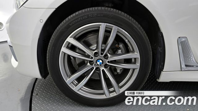 BMW 7-Series 2017 — photo 5