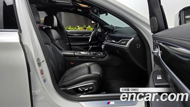 BMW 7-Series 2017 — photo 10