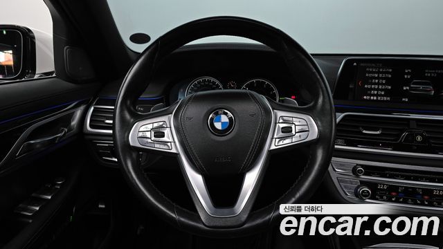 BMW 7-Series 2017 — photo 13