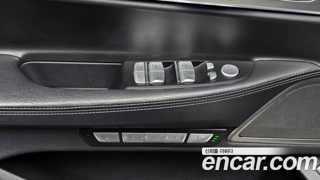 BMW 7-Series 2017 — photo 18