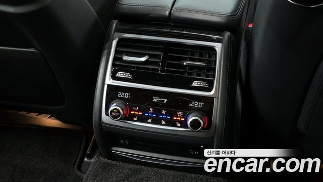 BMW 7-Series 2017 — photo 20