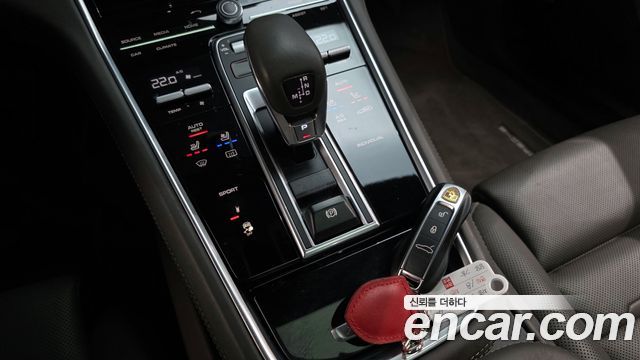 Porsche Panamera 2018 — photo 9