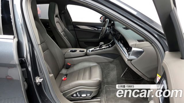 Porsche Panamera 2018 — photo 10
