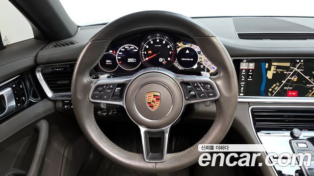 Porsche Panamera 2018 — photo 13