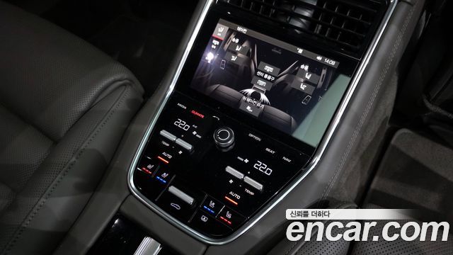 Porsche Panamera 2018 — photo 19