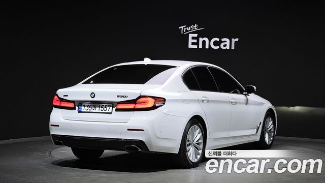 BMW 5-Series 2021 — photo 2