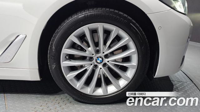 BMW 5-Series 2021 — photo 5