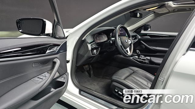 BMW 5-Series 2021 — photo 11