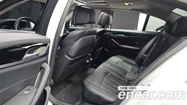 BMW 5-Series 2021 — photo 12
