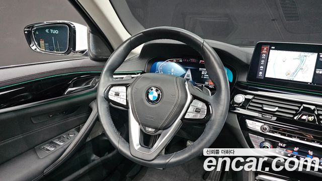 BMW 5-Series 2021 — photo 13