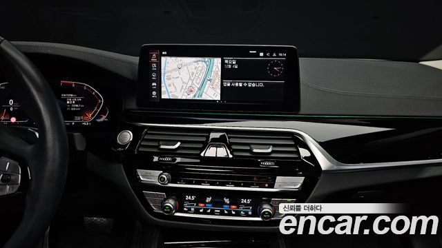 BMW 5-Series 2021 — photo 14
