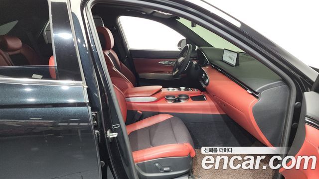 Genesis GV70 2022 — photo 11