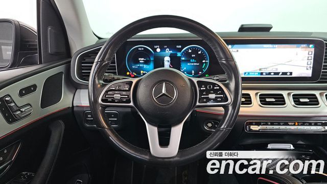 Mercedes-Benz GLE-Class 2020 — photo 13