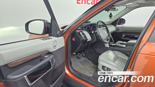 Land Rover Discovery 2017 — photo 10