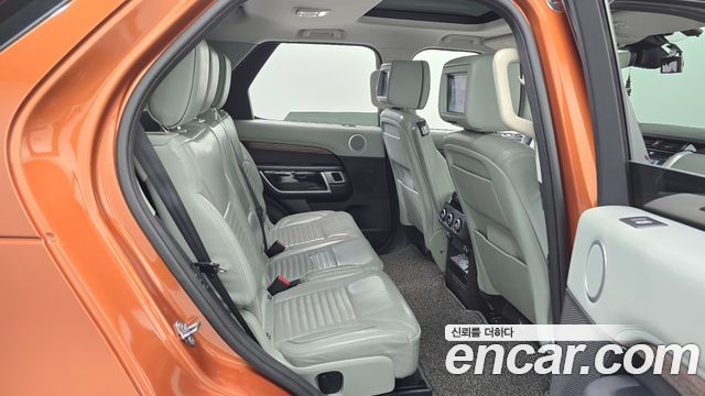 Land Rover Discovery 2017 — photo 12