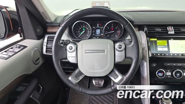 Land Rover Discovery 2017 — photo 13