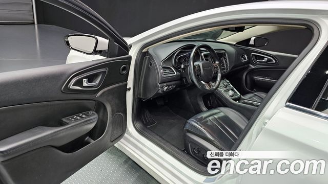 Chrysler 200 2015 — photo 11
