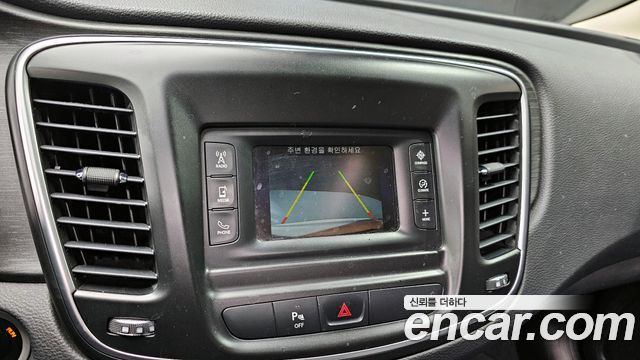 Chrysler 200 2015 — photo 17