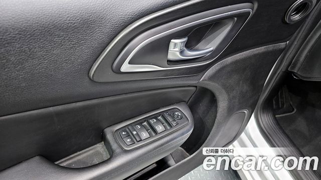 Chrysler 200 2015 — photo 18