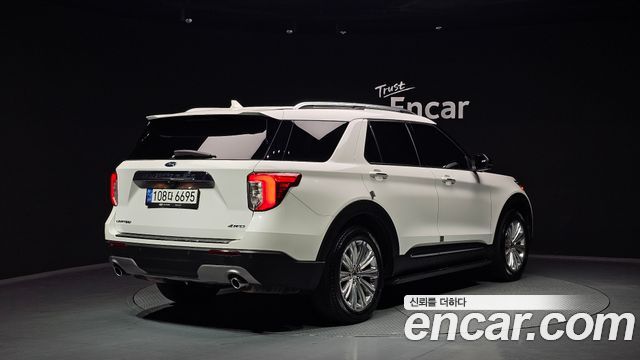 Ford Explorer 2021 — photo 2