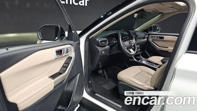 Ford Explorer 2021 — photo 11